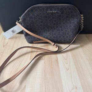 New Calvin Klein Women's Hailey Signature Triple Compartment Chain Crossbody